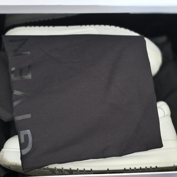 Shoes - Picture 2 of 6